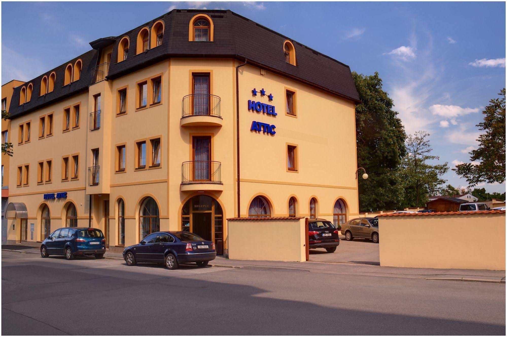 Attic Hotel Praga Esterno foto