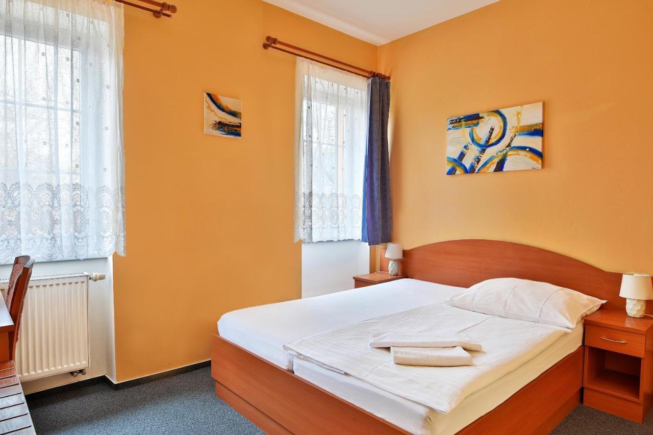 Attic Hotel Praga Esterno foto
