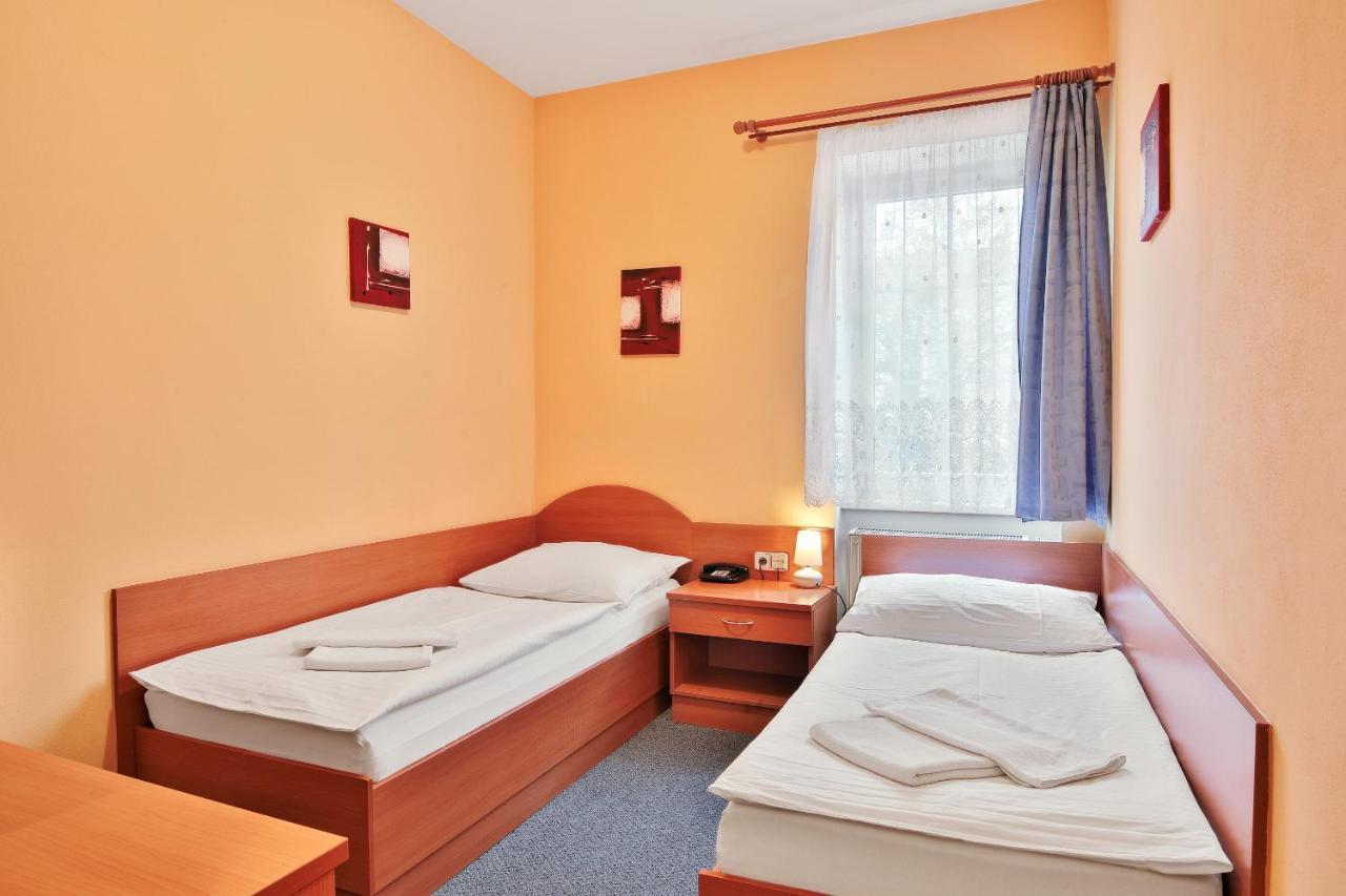 Attic Hotel Praga Esterno foto