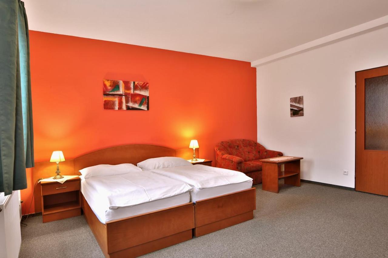 Attic Hotel Praga Esterno foto