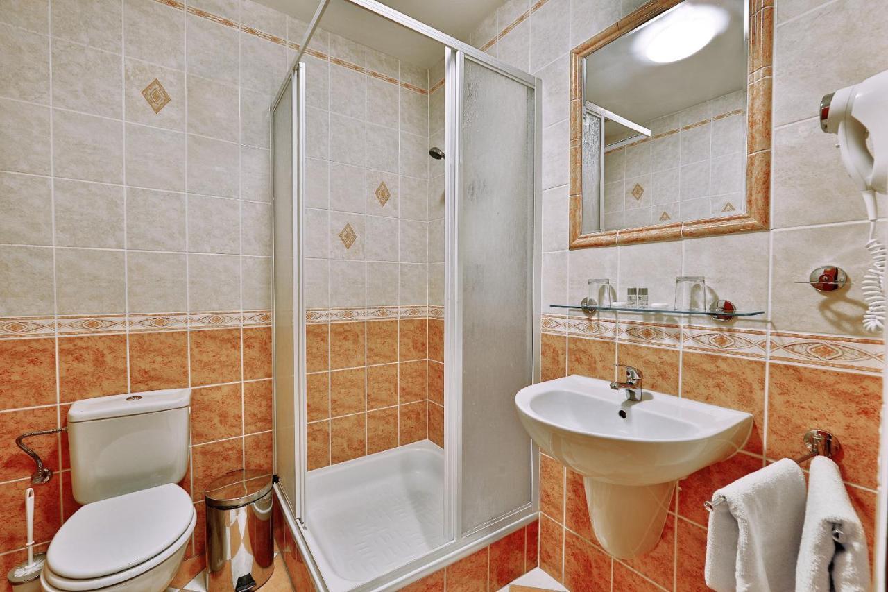 Attic Hotel Praga Esterno foto
