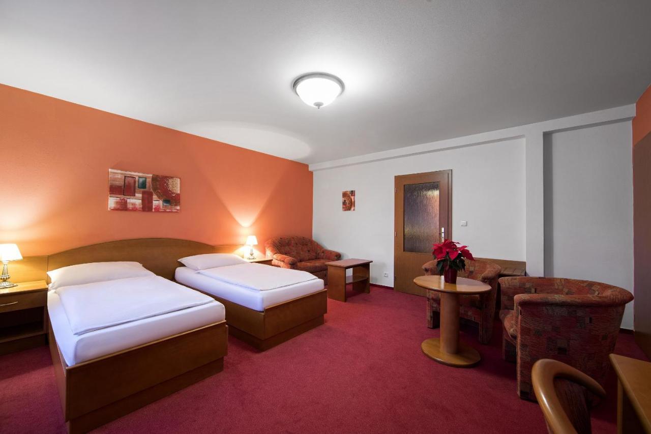 Attic Hotel Praga Esterno foto
